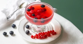 Желе из&nbsp;желатина с&nbsp;ягодами 