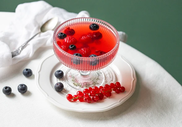 Рецепт «Желе из&nbsp;желатина с&nbsp;ягодами »