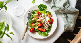 Салат из&nbsp;клубники с&nbsp;йогуртом