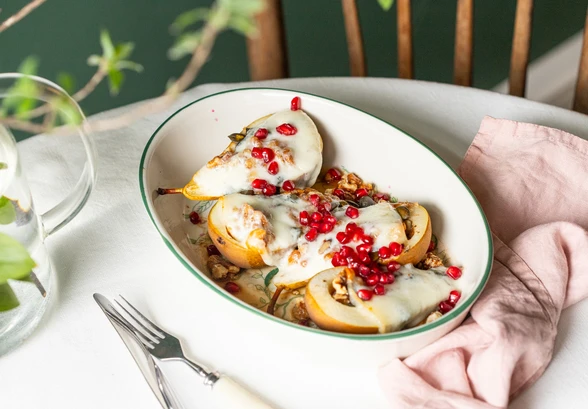 Рецепт «Запечённые груши с&nbsp;козьим сыром и&nbsp;орехами»