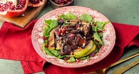 Тёплый салат с&nbsp;куриной печенью