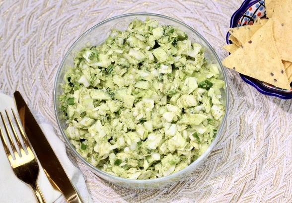 Рецепт ««Божественный» салат из&nbsp;капусты и&nbsp;огурцов»