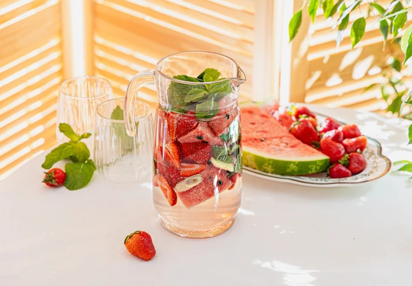 Рецепт «Лимонад с&nbsp;арбузом и&nbsp;клубникой»