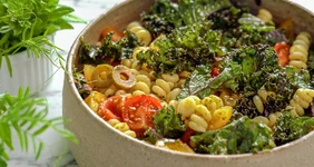 Тёплый салат с&nbsp;пастой