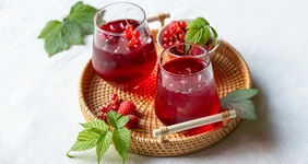 Холодный чай каркаде с&nbsp;ягодами