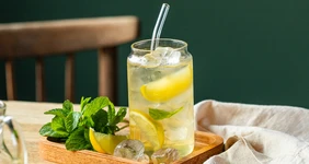Холодный зелёный чай с&nbsp;лимоном и&nbsp;мятой