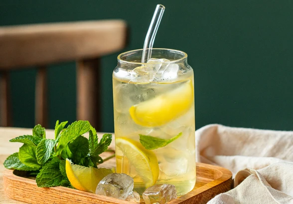 Рецепт «Холодный зелёный чай с&nbsp;лимоном и&nbsp;мятой»