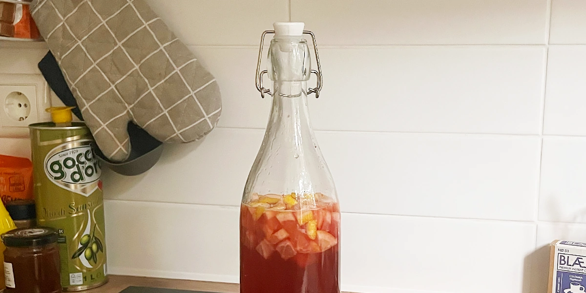 Как наш дизайнер Маша делала комбучу с&nbsp;лимоном, ежевикой и&nbsp;манго