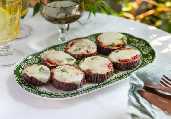 Рецепт «Баклажаны, запечённые с&nbsp;моцареллой и&nbsp;томатным соусом»