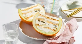 Дынный чизкейк без&nbsp;выпечки в&nbsp;дыне