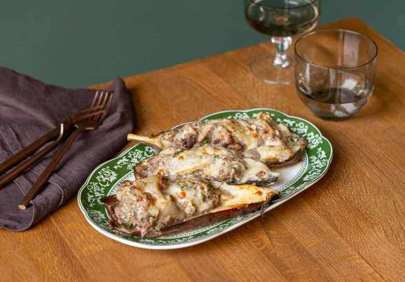 Рецепт «Баклажаны, запечённые с&nbsp;говяжьим фаршем и&nbsp;сыром»