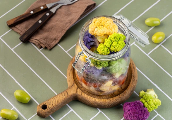 Рецепт «Стейк с&nbsp;картофелем, овощами и&nbsp;брусничным соусом в&nbsp;банке»