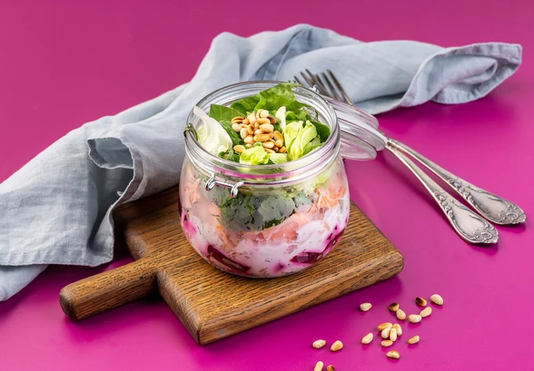 Рецепт «Салат с&nbsp;горбушей, рисом и&nbsp;свёклой»