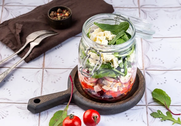 Рецепт «Салат с&nbsp;бужениной, красной фасолью и&nbsp;брынзой»