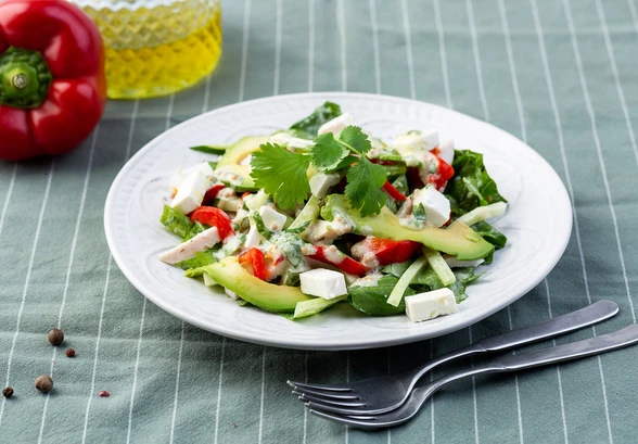 Рецепт «Салат с&nbsp;курицей и&nbsp;печёным перцем»