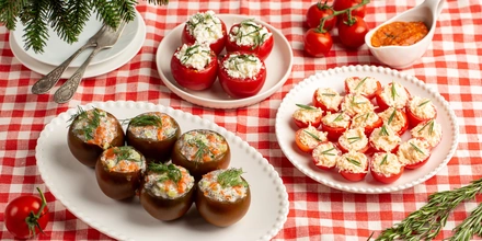 Фаршированные помидоры: простые рецепты для&nbsp;горячих и&nbsp;холодных закусок