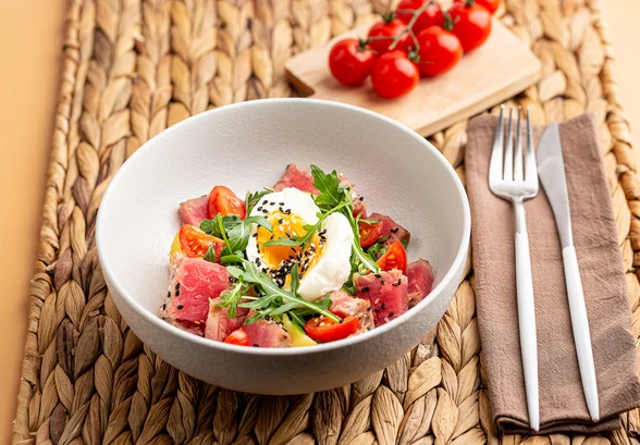 Рецепт «Нисуаз с&nbsp;тунцом, обжаренным в&nbsp;кунжуте»