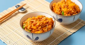 Жареный рис с&nbsp;овощами и&nbsp;яйцом