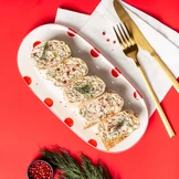 Рулет из&nbsp;лаваша с&nbsp;яйцом, зеленью и&nbsp;сулугуни