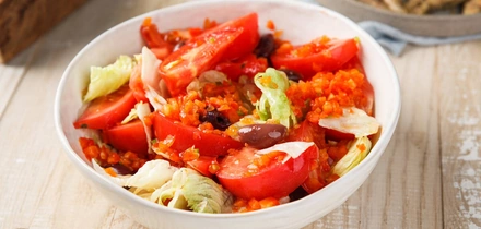 Простые и&nbsp;быстрые: рецепты дачных салатов с&nbsp;сочными овощами и&nbsp;зеленью