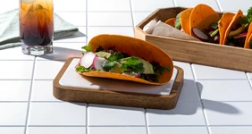 Такос с&nbsp;томлёными говяжьими щечками