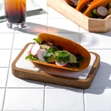 Такос с&nbsp;томлёными говяжьими щечками