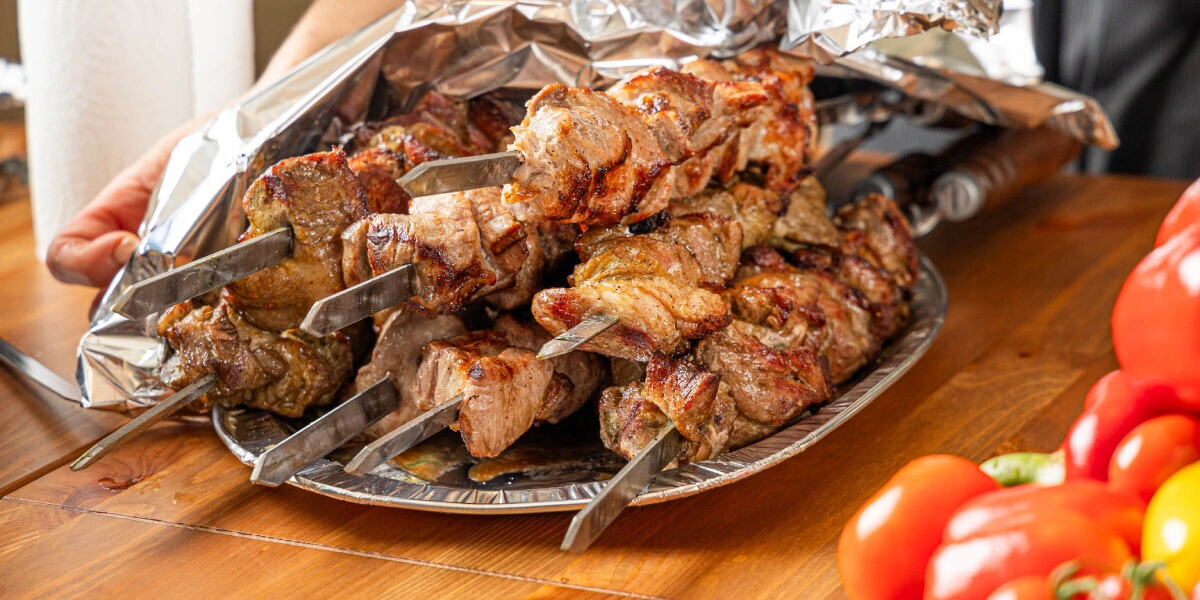 Какой шашлык самый вкусный? Готовим по&nbsp;самым популярным рецептам и&nbsp;выбираем