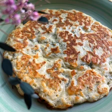 Творожно-сырные лепёшки