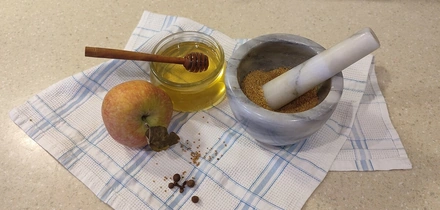 Эксперимент: варим яблочно-медовую горчицу