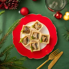 Тарталетки со шпротами и&nbsp;соусом тартар