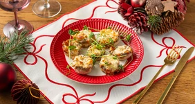 Фаршированные шампиньоны c сыром