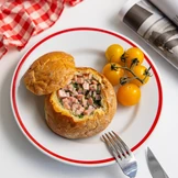 Яичница с&nbsp;колбасой в&nbsp;булке