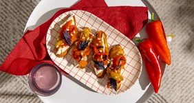 Брускетта с&nbsp;запечённым перцем и&nbsp;козьим сыром