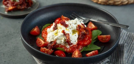 К праздничному столу: рецепты горячего, салатов, закусок и&nbsp;десертов