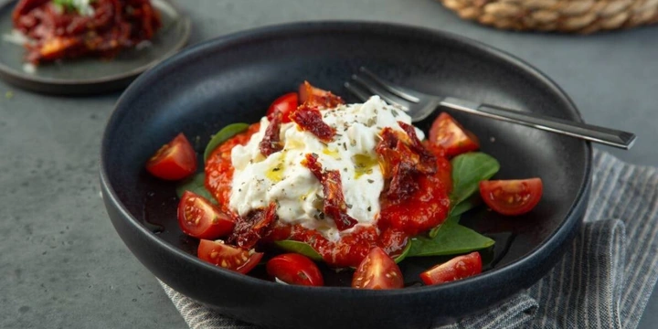 К праздничному столу: рецепты горячего, салатов, закусок и&nbsp;десертов