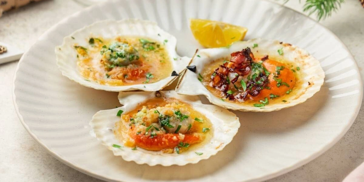 К праздничному столу: рецепты горячего, салатов, закусок и&nbsp;десертов