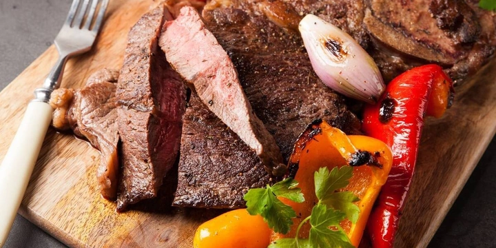 Стейки и&nbsp;шашлыки: где купить и&nbsp;как приготовить вкусное мясо на&nbsp;гриле? 