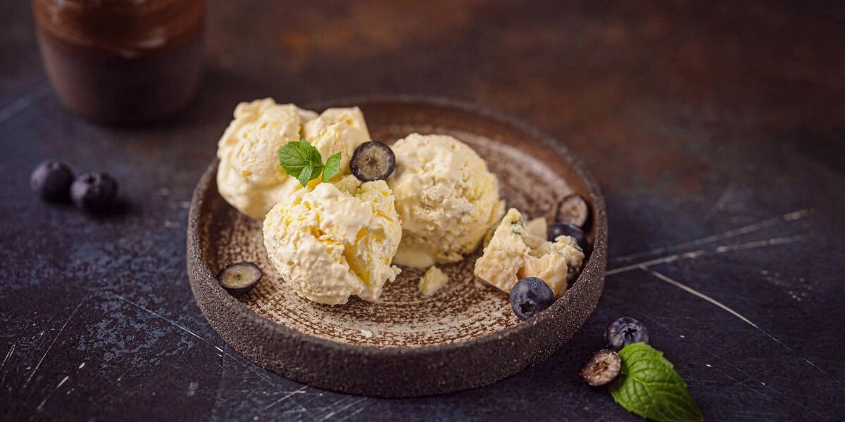 Домашнее мороженое: рецепты из&nbsp;сливок, молока, сырные и&nbsp;с&nbsp;необычным топпингом