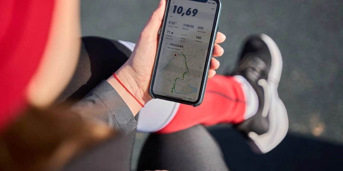 Можете попробовать приложения Strava, Nike run club, Adidas Running