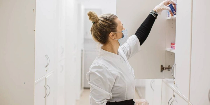 Свежий хлеб, горячая еда, потрошёная рыба: что заказать из&nbsp;дарксторов ВкусВилла