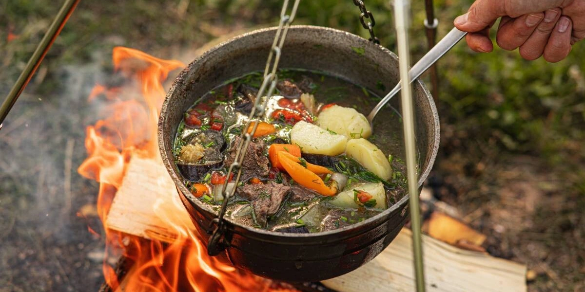 Рецепты в&nbsp;казане: как приготовить на&nbsp;костре шулюм, плов и&nbsp;гречку