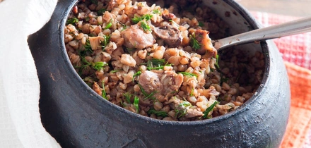 Готовим в&nbsp;духовке: 17 рецептов в&nbsp;горшочках и&nbsp;без