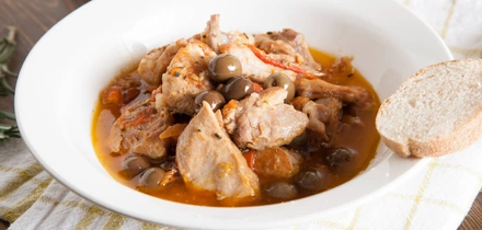 Готовим в&nbsp;духовке: 17 рецептов в&nbsp;горшочках и&nbsp;без