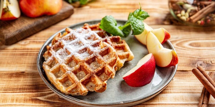 Пышный омлет, сырный суп и&nbsp;фруктовые вафли: 10 рецептов для&nbsp;детского меню