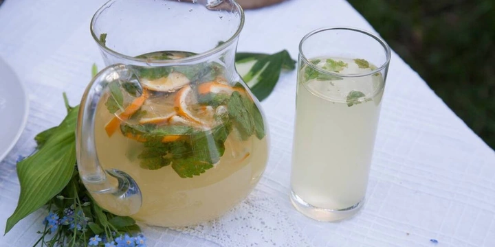 Домашний лимонад, ягодный смузи и&nbsp;кофе со льдом: рецепты холодных напитков