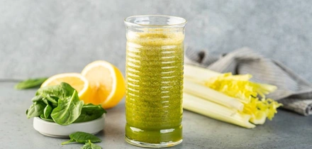 Домашний лимонад, ягодный смузи и&nbsp;кофе со льдом: рецепты холодных напитков