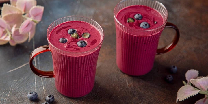 Домашний лимонад, ягодный смузи и&nbsp;кофе со льдом: рецепты холодных напитков