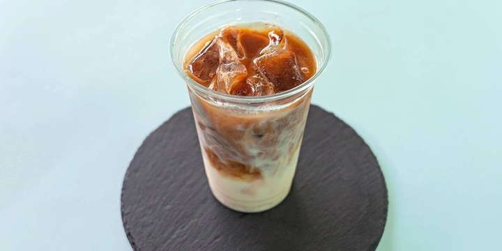 Домашний лимонад, ягодный смузи и&nbsp;кофе со льдом: рецепты холодных напитков