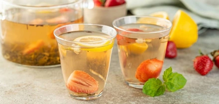 Домашний лимонад, ягодный смузи и&nbsp;кофе со льдом: рецепты холодных напитков