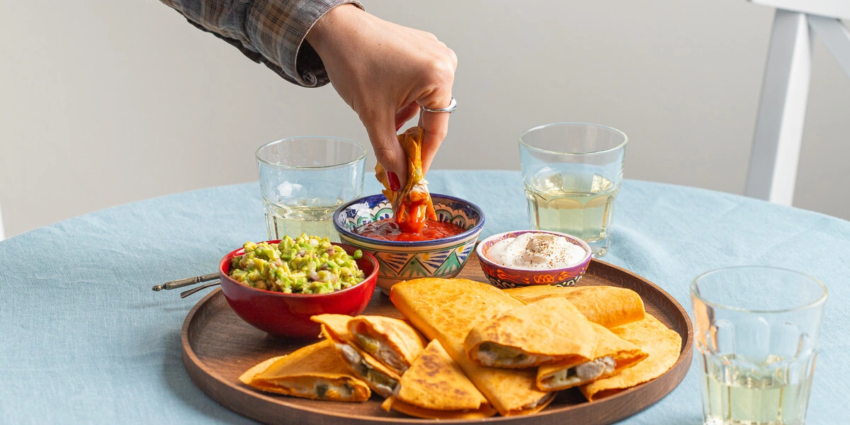 Что приготовить, если гости уже на&nbsp;пороге: 10 идей простых и&nbsp;быстрых блюд